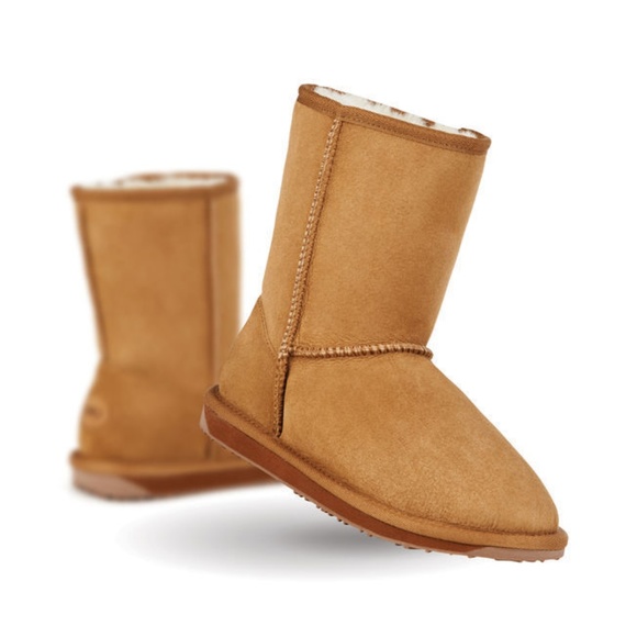Women EMU AUSTRALIA Stinger Low Sheepskin Boots - Picture 1 of 4